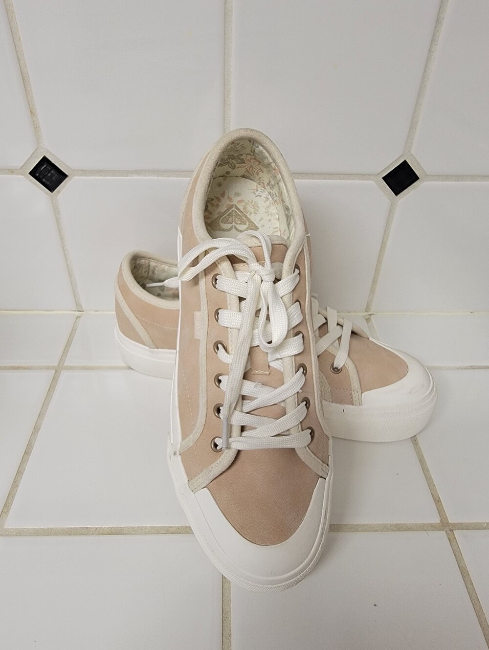 Roxy Tan Canvas Lace-Up Sneakers